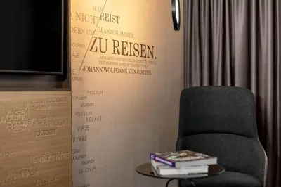 Ein Sitzbereich in der Unterkunft Frankfurt Airport Marriott Hotel