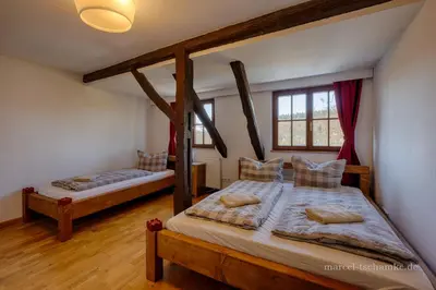 Ein Bett oder Betten in einem Zimmer der Unterkunft Wohnen auf der Ritterburg