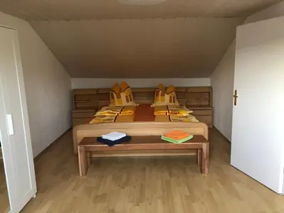 Ein Bett oder Betten in einem Zimmer der Unterkunft Ferienwohnung Heidelberg ZE-2020-7-WZ
