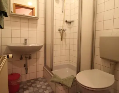 Ein Badezimmer in der Unterkunft Gasthaus Deutsches Haus