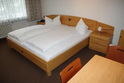 Ein Bett oder Betten in einem Zimmer der Unterkunft Hotel Garni am Hechenberg