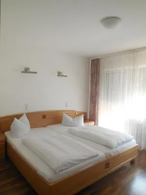 Ein Bett oder Betten in einem Zimmer der Unterkunft Hotel Garni am Hechenberg
