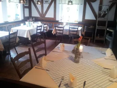 Ein Restaurant oder anderes Speiselokal in der Unterkunft Zur Mühle