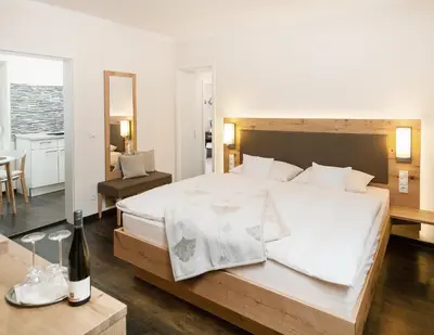 Ein Bett oder Betten in einem Zimmer der Unterkunft Gästehaus & Weingut PETH