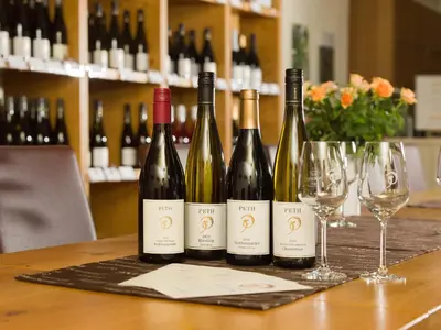 Getränke in der Unterkunft Gästehaus & Weingut PETH