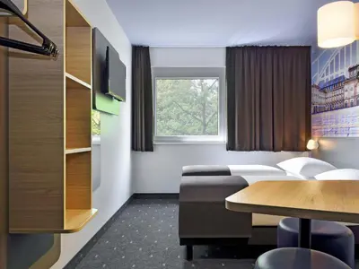 Ein Bett oder Betten in einem Zimmer der Unterkunft B&B Hotel Mannheim-Neuostheim