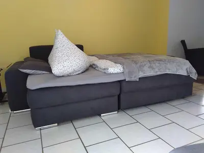 Ein Sitzbereich in der Unterkunft Ferienwohnung Gersprenztal