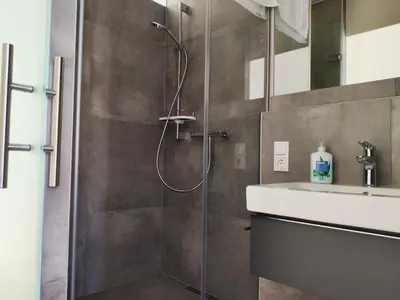 Ein Badezimmer in der Unterkunft Modern ausgebauter Überseecontainer als Tiny House