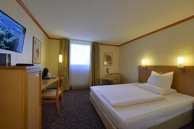 Ein Bett oder Betten in einem Zimmer der Unterkunft PLAZA INN Leonberg