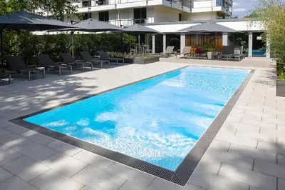 Der Swimmingpool an oder in der Nähe von Schlosshotel Monrepos