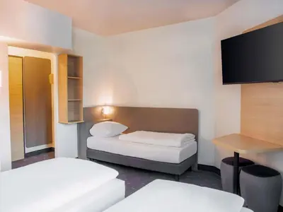 Ein Bett oder Betten in einem Zimmer der Unterkunft B&B HOTEL Mannheim-City