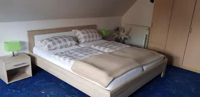 Ein Bett oder Betten in einem Zimmer der Unterkunft Ferienwohnungen Faber