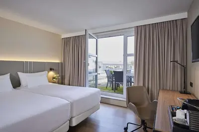 Ein Bett oder Betten in einem Zimmer der Unterkunft NH Frankfurt Airport