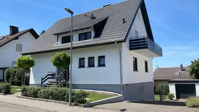 Das Gebäude in dem sich die Ferienwohnung befindet