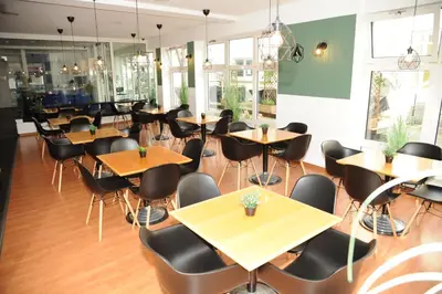 Ein Restaurant oder anderes Speiselokal in der Unterkunft hogh Hotel Heilbronn
