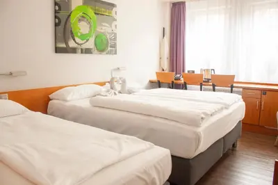 Ein Bett oder Betten in einem Zimmer der Unterkunft hogh Hotel Heilbronn