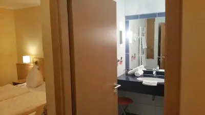 Ein Bett oder Betten in einem Zimmer der Unterkunft Hotel-Restaurant Fröhlich