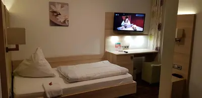 Ein Bett oder Betten in einem Zimmer der Unterkunft Hotel-Restaurant Fröhlich