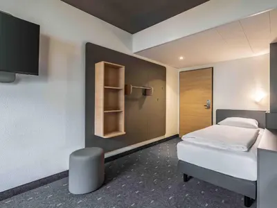 Ein Bett oder Betten in einem Zimmer der Unterkunft B&B HOTEL Mainz-Süd