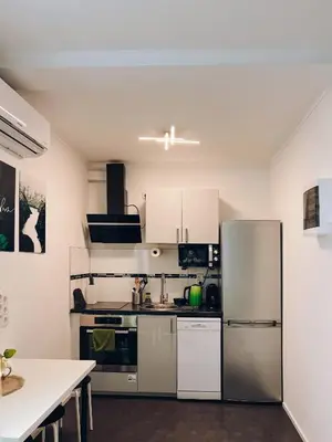 Küche/Küchenzeile in der Unterkunft Neuwertiges Apartment mit Kostenlose Privatparkplatz auch für Transporter geeignet R1