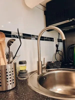 Küche/Küchenzeile in der Unterkunft Neuwertiges Apartment mit Kostenlose Privatparkplatz auch für Transporter geeignet R1