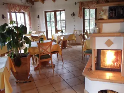 Ein Sitzbereich in der Unterkunft Hotel Restaurant Weisbrod