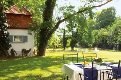 Ein Garten an der Unterkunft Landhotel Altes Wasserwerk GbR
