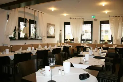Ein Restaurant oder anderes Speiselokal in der Unterkunft Hotel-Restaurant Pfälzer Hof