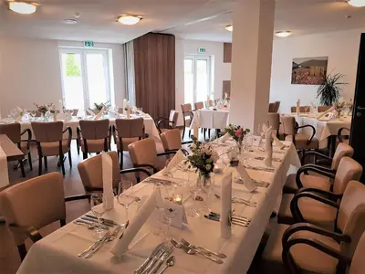 Ein Restaurant oder anderes Speiselokal in der Unterkunft Hotel-Restaurant Pfälzer Hof
