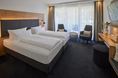 Ein Bett oder Betten in einem Zimmer der Unterkunft Wiedemann's Weinhotel