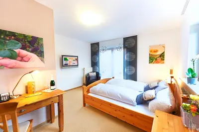 Ein Bett oder Betten in einem Zimmer der Unterkunft Gästehaus Achenbach