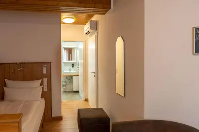 Ein Sitzbereich in der Unterkunft Hotel Post mit Klimaanlage