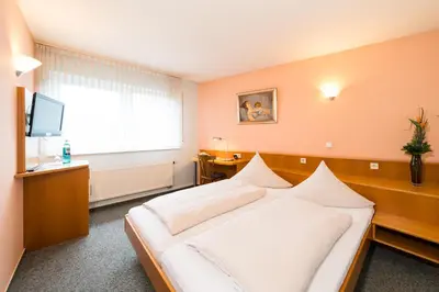 Ein Bett oder Betten in einem Zimmer der Unterkunft Hotel Restaurant Vater Rhein