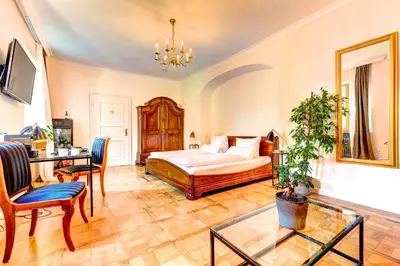Ein Bett oder Betten in einem Zimmer der Unterkunft Hotel Villa Königsgarten