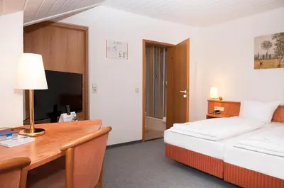 Ein Bett oder Betten in einem Zimmer der Unterkunft Hotel Sonne
