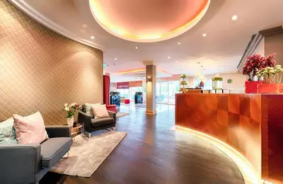 Ein Sitzbereich in der Unterkunft Leonardo Hotel Heidelberg
