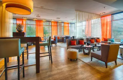 Ein Sitzbereich in der Unterkunft Leonardo Hotel Heidelberg Walldorf