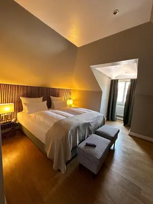 Ein Bett oder Betten in einem Zimmer der Unterkunft Hotel Zur Alten Brücke