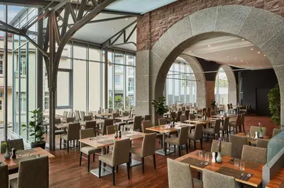 Ein Restaurant oder anderes Speiselokal in der Unterkunft NH Collection Heidelberg