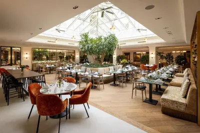Ein Restaurant oder anderes Speiselokal in der Unterkunft Hilton Heidelberg
