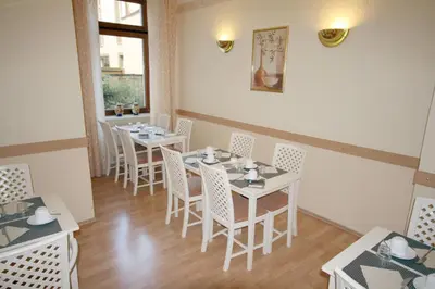 Ein Restaurant oder anderes Speiselokal in der Unterkunft Classic Inn
