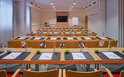 Der Geschäftsbereich oder Konferenzraum in der Unterkunft Holiday Inn Express Frankfurt Airport by IHG