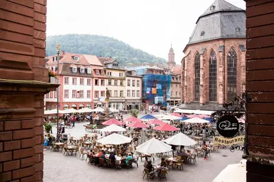 Ein allgemeiner Bergblick oder ein Berglick von des Hotels aus