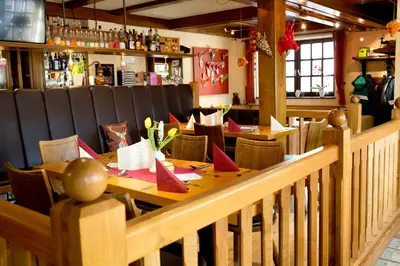 Ein Restaurant oder anderes Speiselokal in der Unterkunft Hotel Hirsch