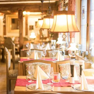 Ein Restaurant oder anderes Speiselokal in der Unterkunft Hotel Peter Schaefer