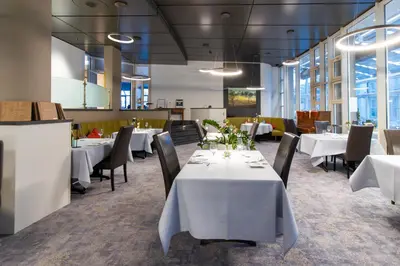 Ein Restaurant oder anderes Speiselokal in der Unterkunft Best Western Plus Palatin Kongresshotel