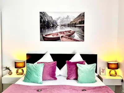 Ein Bett oder Betten in einem Zimmer der Unterkunft Prime Host Balcony Apartment
