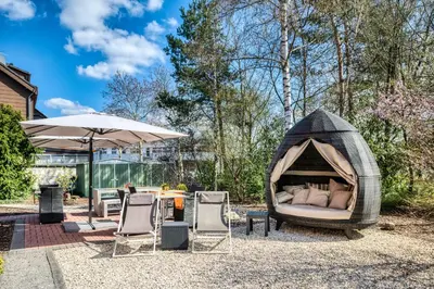 Ein Sitzbereich in der Unterkunft Hotel & Living Am Wartturm