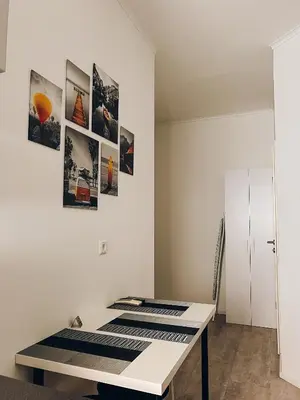 Grundriss der Unterkunft Neuwertiges Apartment mit schnellem WLAN, Netflix, Glasfaser, Kostenlose Privatparkplatz auch für Transporter geeignet R8