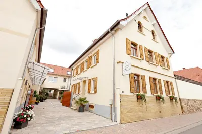 Das Gebäude in dem sich das Bed & Breakfast befindet